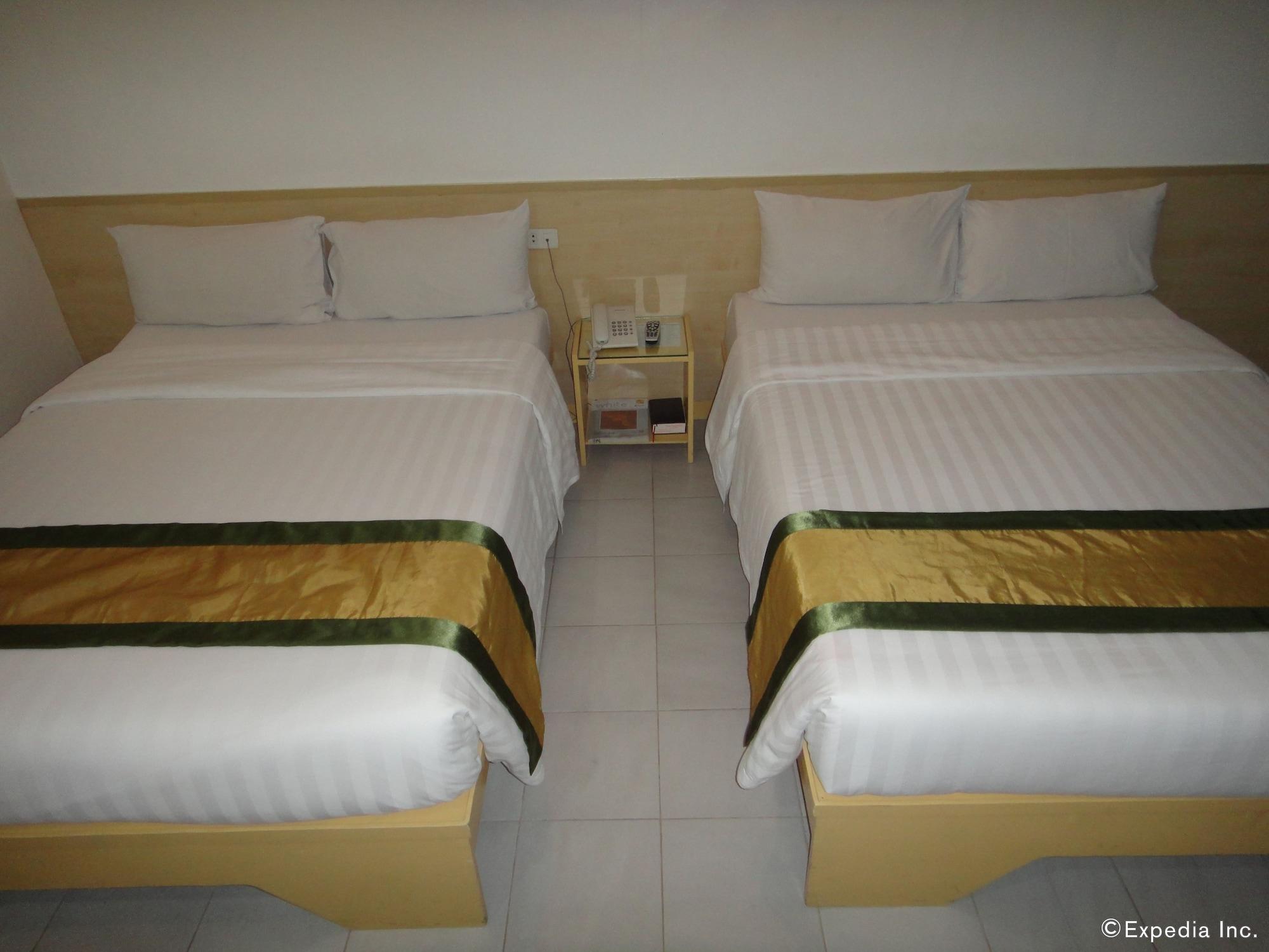 Hotel Pier Cuatro Cebu Buitenkant foto