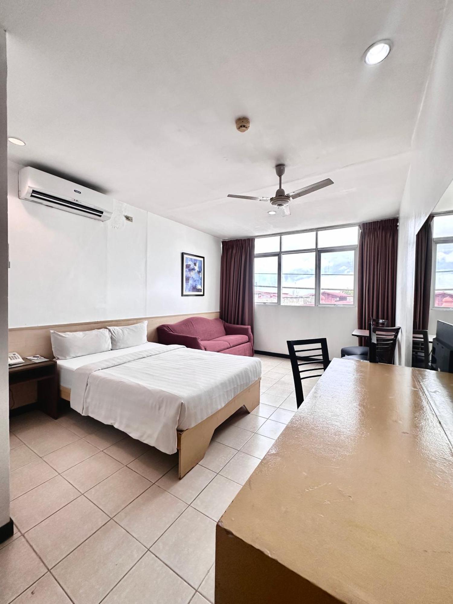 Hotel Pier Cuatro Cebu Buitenkant foto