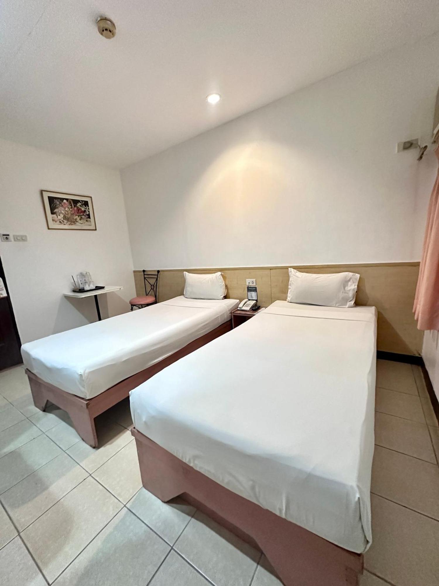 Hotel Pier Cuatro Cebu Buitenkant foto