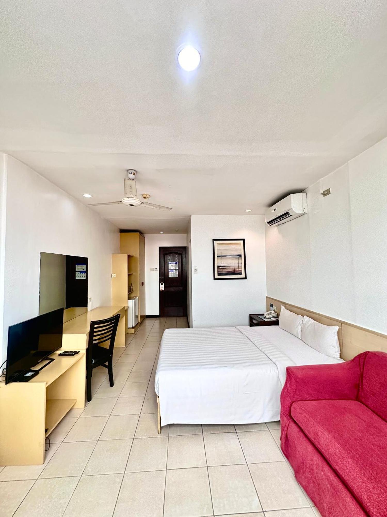 Hotel Pier Cuatro Cebu Buitenkant foto