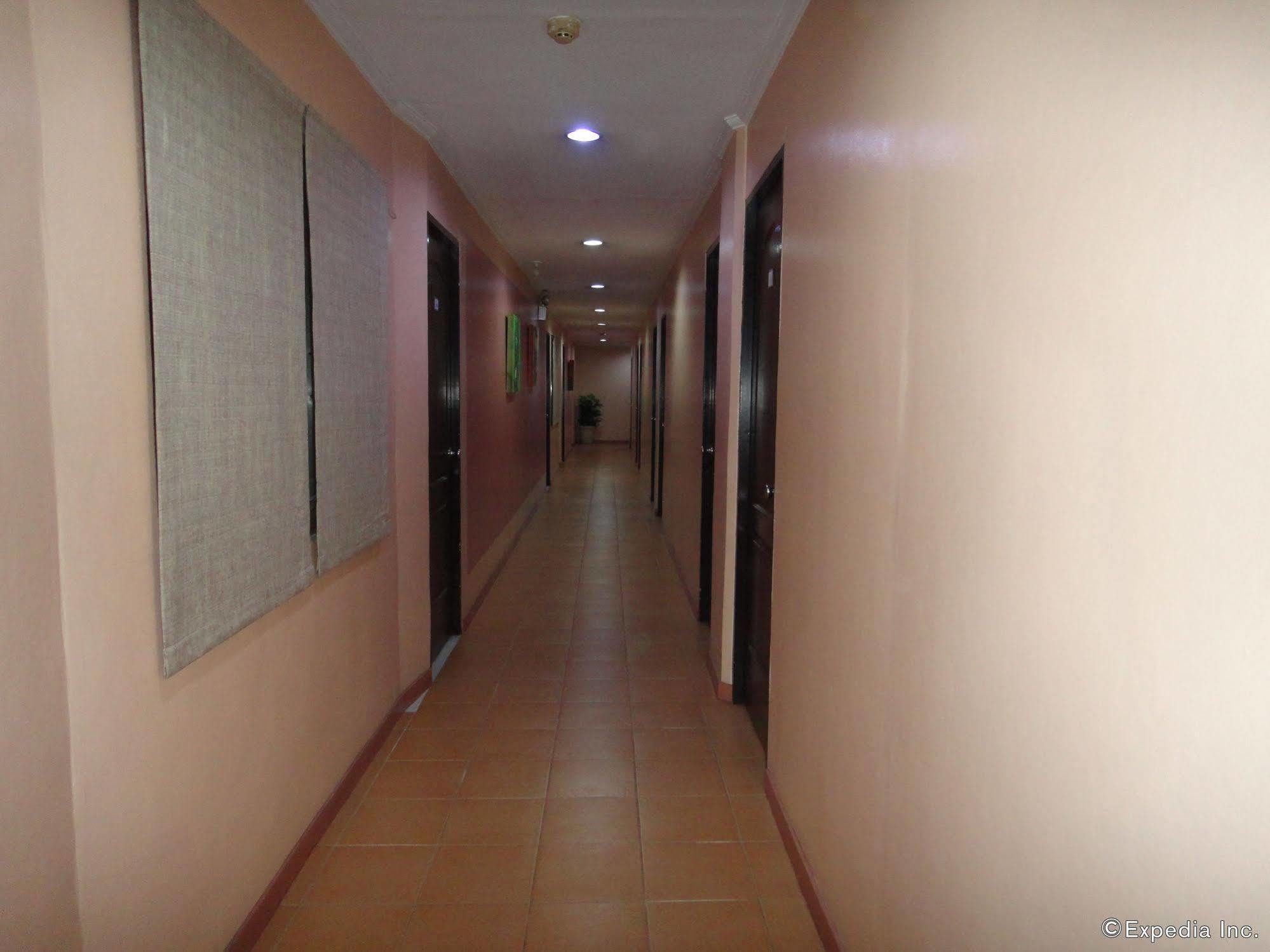 Hotel Pier Cuatro Cebu Buitenkant foto